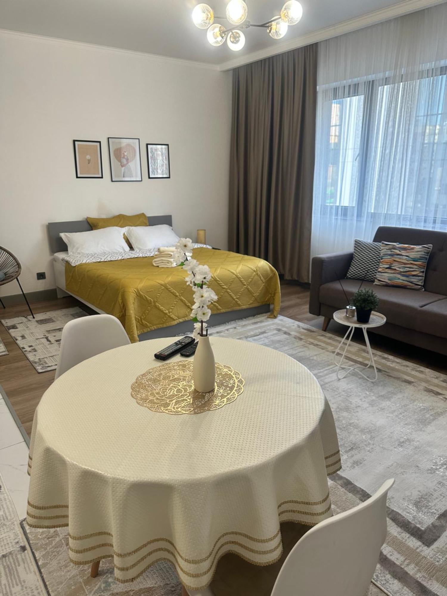 Студия В Теплых Тонах, Эксклюзив Almaty Ngoại thất bức ảnh