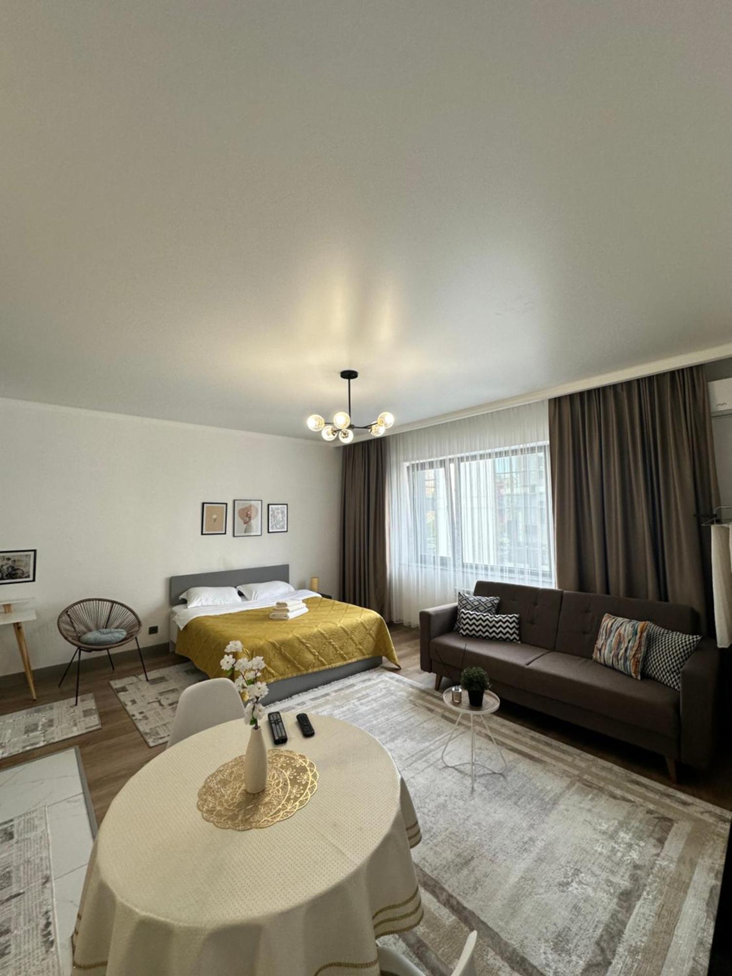 Студия В Теплых Тонах, Эксклюзив Almaty Ngoại thất bức ảnh